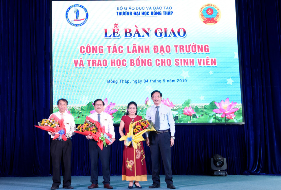 Buổi lễ bàn giao công tác lãnh đạo Trường ĐH Đồng Tháp. Buổi lễ bàn giao công tác lãnh đạo Trường ĐH Đồng Tháp.