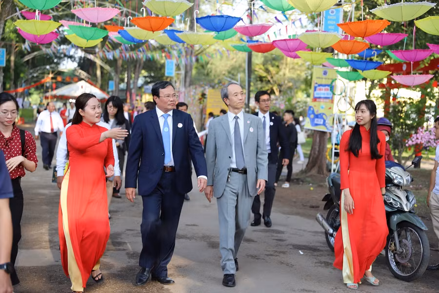 Lãnh đạo tỉnh Trà Vinh và Tổng Lãnh sự Nhật Bản tại TPHCM tại Chương trình giao lưu văn hóa Việt - Nhật.