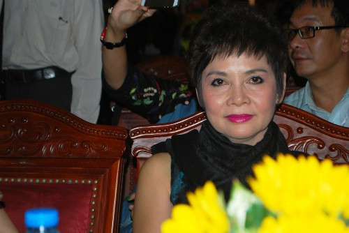 NSƯT Minh Châu tại buổi giao lưu với khán giả. NSƯT Minh Châu: Nhà làm phim lịch sử Việt nên nhìn lại mình