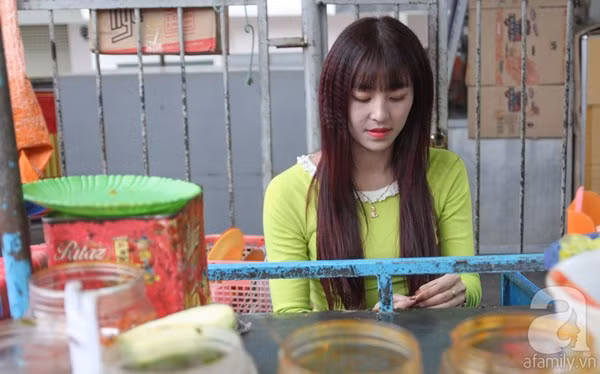 4 hot girl xinh đẹp nổi tiếng trong tư thế không ai ngờ