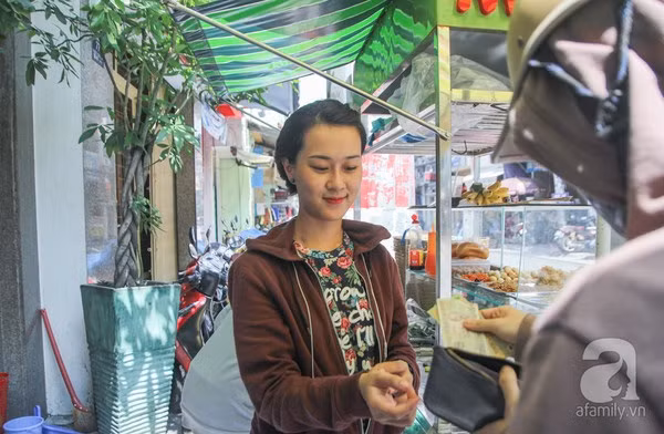 4 hot girl xinh đẹp nổi tiếng trong tư thế không ai ngờ