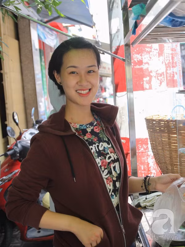 4 hot girl xinh đẹp nổi tiếng trong tư thế không ai ngờ