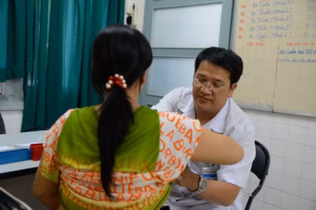 9 dau hieu giup phat hien som benh ung thu ban can luu y - Anh 1