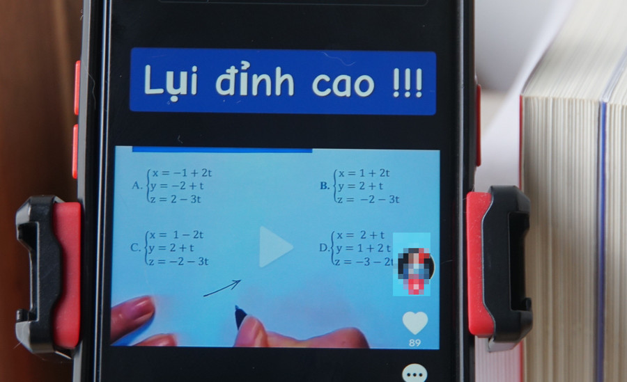 Video trên TikTok chỉ mẹo làm bài thi tốt nghiệp THPT môn Toán. Ảnh chụp màn hình