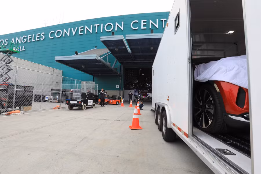 Ảnh “độc” bộ đôi xe điện VF e35, VF e36 trước giờ khai mạc LA Auto Show 2021