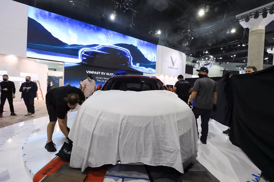 Ảnh “độc” bộ đôi xe điện VF e35, VF e36 trước giờ khai mạc LA Auto Show 2021