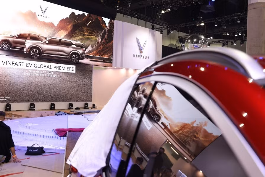 Ảnh “độc” bộ đôi xe điện VF e35, VF e36 trước giờ khai mạc LA Auto Show 2021