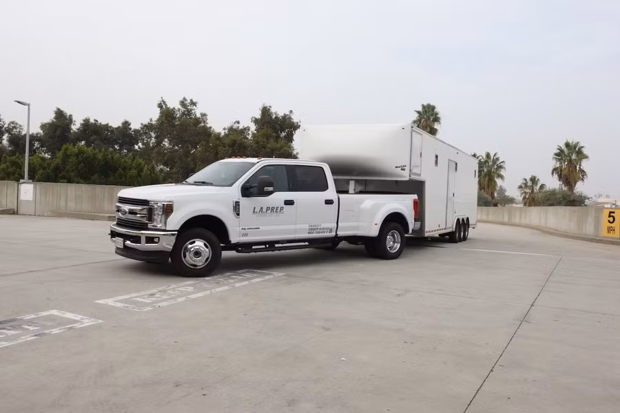 Ảnh “độc” bộ đôi xe điện VF e35, VF e36 trước giờ khai mạc LA Auto Show 2021