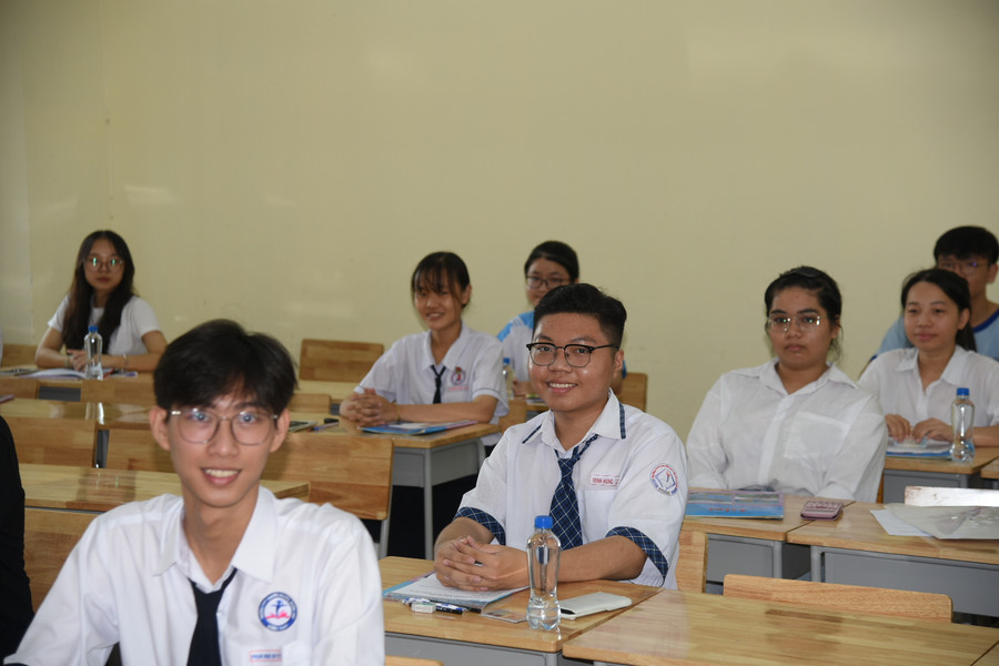 Thí sinh trước giờ làm bài.