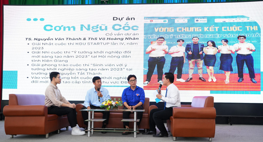 Giảng viên, sinh viên chia sẻ kinh nghiệm thực hiện ý tưởng khởi nghiệp đổi mới sáng tạo.