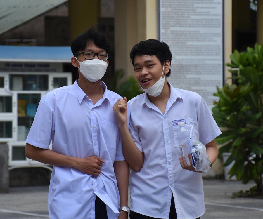 Thí sinh dự thi tại điểm thi Trường THPT Trần Phú rời phòng thi môn Toán với tâm trạng khá thoải mái Thí sinh dự thi tại điểm thi Trường THPT Trần Phú rời phòng thi môn Toán với tâm trạng khá thoải mái