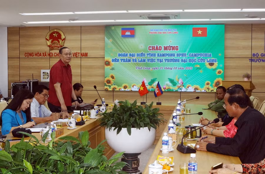 Quang cảnh buổi làm việc.