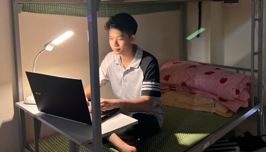 Vi Dương Phong học tập trong thời gian ở trường. Ảnh NVCC Vi Dương Phong học tập trong thời gian ở trường. Ảnh NVCC