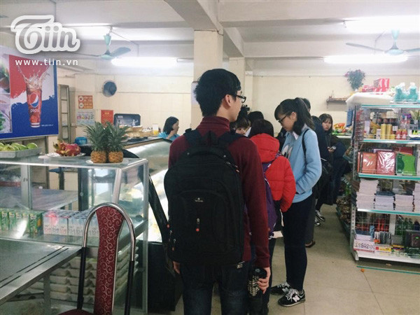 Sinh viên Luật ngỡ ngàng với căng tin sang chảnh