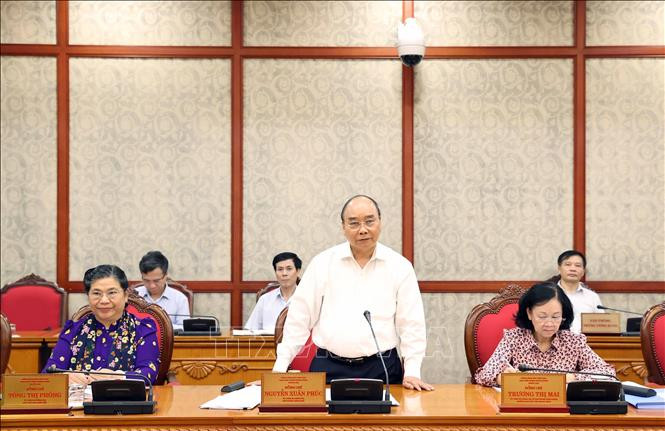 Đồng chí Nguyễn Xuân Phúc, Ủy viên Bộ Chính trị, Thủ tướng Chính phủ phát biểu tại cuộc làm việc của Bộ Chính trị với Ban Thường vụ Thành ủy Đà Nẵng. Ảnh: TTXVN. Đồng chí Nguyễn Xuân Phúc, Ủy viên Bộ Chính trị, Thủ tướng Chính phủ phát biểu tại cuộc làm việc của Bộ Chính trị với Ban Thường vụ Thành ủy Đà Nẵng. Ảnh: TTXVN.