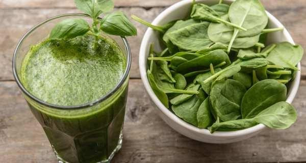 Nước ép rau bina: Rau bina có chứa bio-thyllakoids, một hóa chất giúp kiểm soát cơn đói và thúc đẩy quá trình giảm cân.