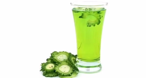 Nước ép mướp đắng: Trong y học cổ truyền Ấn độ Ayurvedic, mướp đắng được sử dụng để điều trị bệnh tiểu đường và cao huyết áp. Người Ấn độ tin rằng mướp đắng có thể làm giảm lượng đường trong máu và cải thiện sản xuất insulin. Điều này giúp kiểm soát cân nặng vừa phải của cơ thể.