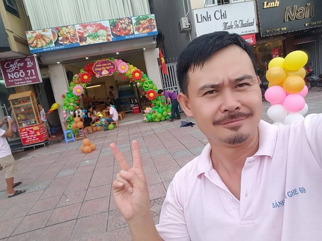 Chân dung nam diễn viên chuyên đóng vai “đụt” nhất màn ảnh Việt ảnh 6 Hiện tại, ngoài công tác ở Nhà hát Kịch Việt Nam, Vĩnh Xương còn cùng 1 người bạn thân mở quán bánh canh ghẹ khá đắt khách.