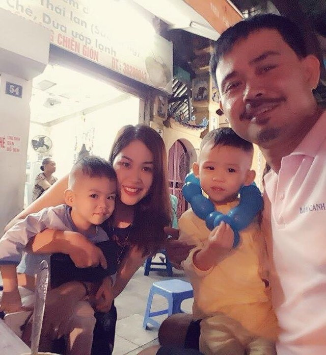 Chân dung nam diễn viên chuyên đóng vai “đụt” nhất màn ảnh Việt ảnh 10 Hiện tại, anh chàng diễn viên đụt nhất Việt Nam đang hạnh phúc bên vợ và 2 quý tử sinh đôi.