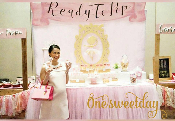 Bà bầu xinh đẹp rạng ngời trong tiệc của con gái sắp chào đời. Marian cho biết, cô cùng chồng theo học lớp tiền sản và rất sẵn sàng cho "dấu mốc" quan trọng sắp tới. marian-16-8229-1443348439.jpg