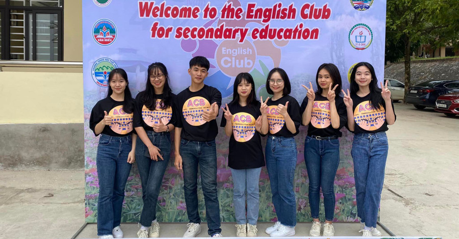 Học sinh Trường THPT Hương Cần tự tin tham gia các cuộc thi tiếng Anh. Học sinh Trường THPT Hương Cần tự tin tham gia các cuộc thi tiếng Anh.