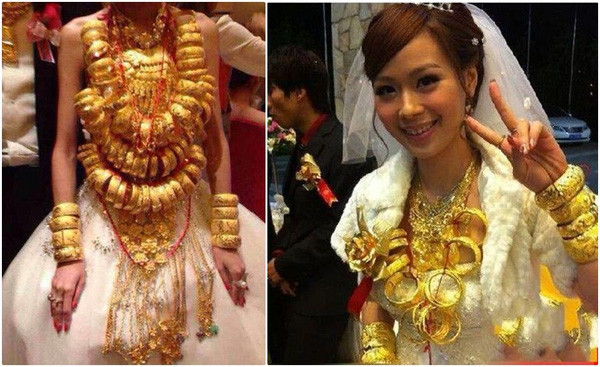 Những cô dâu vàng chỉ trực gãy cổ vì đeo quá nhiều của hồi môn trên người - Ảnh 10. Những cô dâu vàng chỉ trực gãy cổ vì đeo quá nhiều của hồi môn trên người - Ảnh 10.