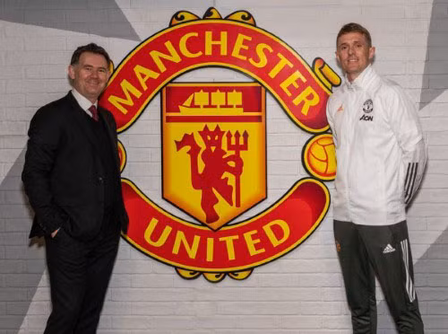 John Murtough (trái) và Darren Fletcher ra mắt CLB trên cương vị mới.