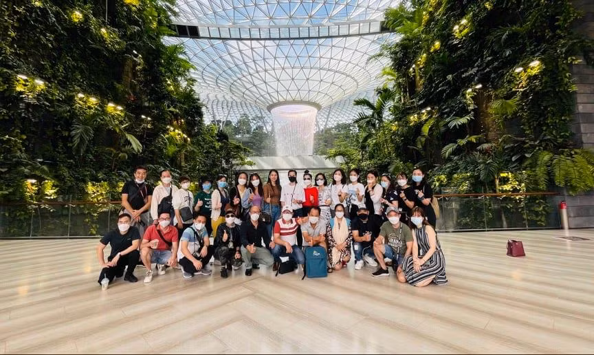 Du khách Việt trải nghiệm ở Singapore. Ảnh: Bùi Văn Hơn.