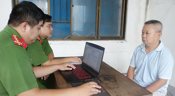 Nguyễn Văn Sinh, người thiết lập đường dây đưa USD sang Campuchia bán kiếm lời. (Ảnh: Tiến Tầm).