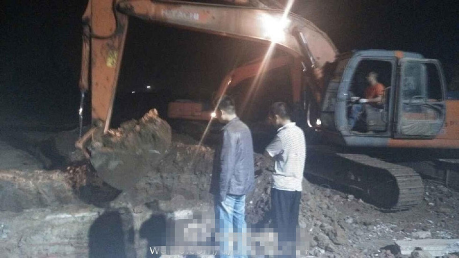 Trung Quốc: Hiện trường vụ giải cứu bé trai rơi xuống giếng sâu 30m ảnh 6 Trung Quốc: Hiện trường vụ giải cứu bé trai rơi xuống giếng sâu 30m ảnh 6