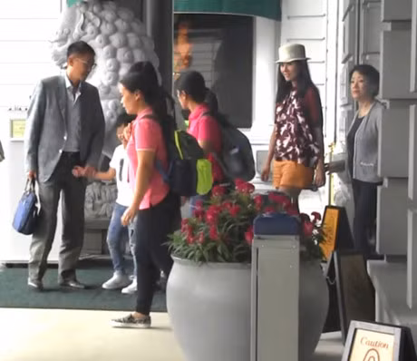 Ngoi sao 24/7: Chong ty phu cua HH Ly Gia Han cham con trai quy tu 