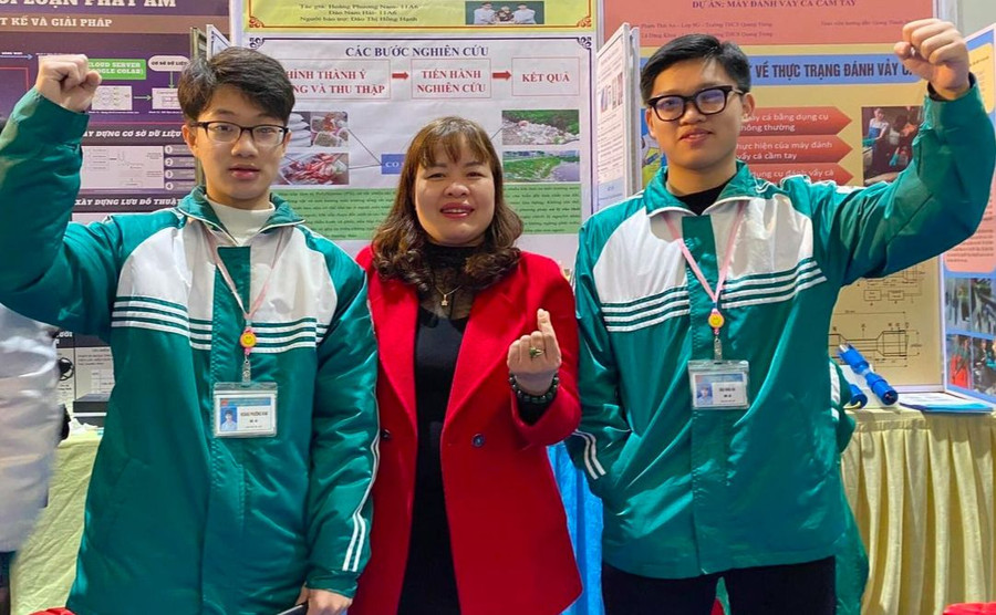 Truyền lửa đam mê đến học sinh của các thầy cô giáo Trường THPT Chu Văn An, tỉnh Yên Bái. Truyền lửa đam mê đến học sinh của các thầy cô giáo Trường THPT Chu Văn An, tỉnh Yên Bái.