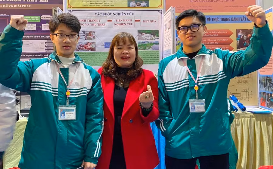 Truyền lửa đam mê đến học sinh của các thầy cô giáo Trường THPT Chu Văn An, tỉnh Yên Bái.