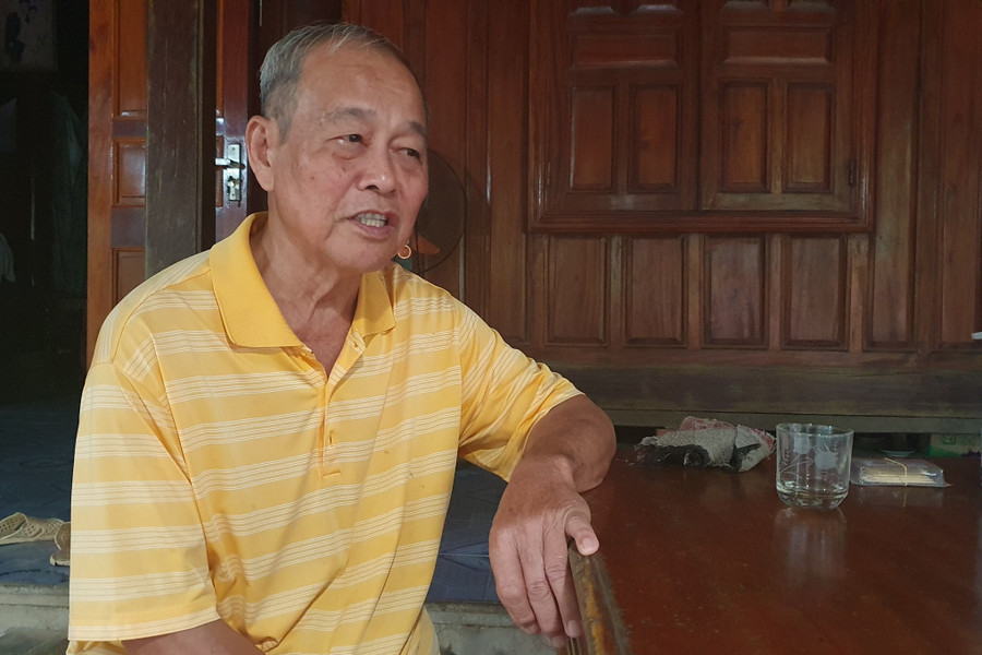 Ông Võ Huy Thìn kể lại ký ức đau thương. Ảnh: Tiến Hiệp Ông Võ Huy Thìn kể lại ký ức đau thương. Ảnh: Tiến Hiệp