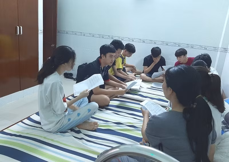 GV, HS huyện đảo Kiên Hải đi tàu cao tốc vào TP Rạch Giá (Kiên Giang) dự thi tốt nghiệp THPT năm 2020.