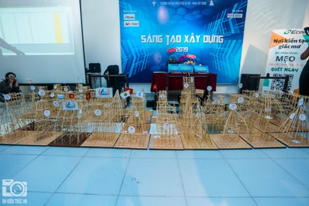 Nhiều công trình dự thi làm bằng các vật liệu thân thiện môi trường. Nhiều công trình dự thi làm bằng các vật liệu thân thiện môi trường.