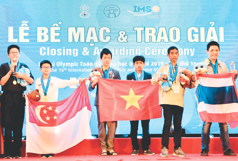 Chu Bình Minh nhận giải. Ảnh: Vân Anh.