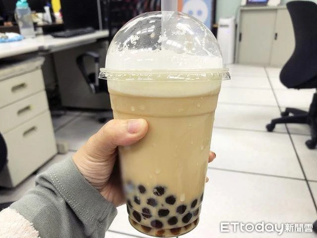 Trẻ nhỏ “nghiện” uống trà sữa có thể không phát triển chiều cao