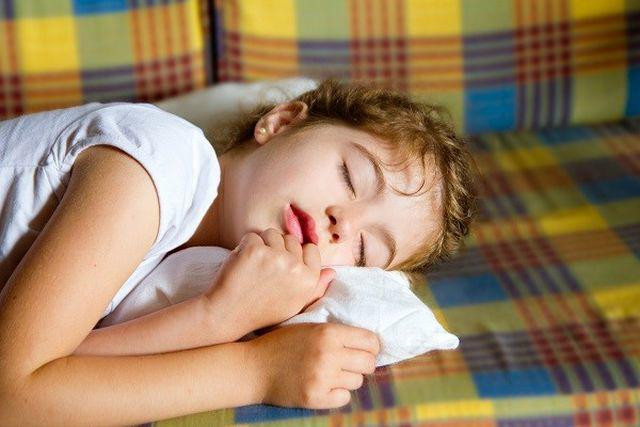 Chuyên gia cảnh báo trẻ nhỏ nghiện uống trà sữa có thể không phát triển chiều cao-2