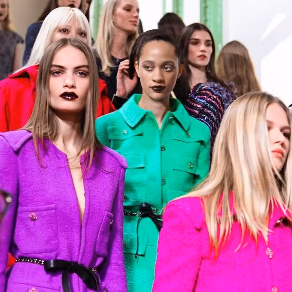 Sắc tím nổi bật trong show Chanel Cruise 2020