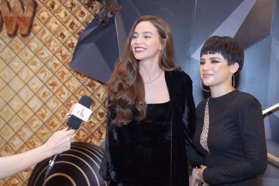 Nụ cười tươi cùng thần thái rạng ngời của bà mẹ ba con.