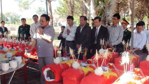 “Cậu Thủy” trong một lần tìm mộ