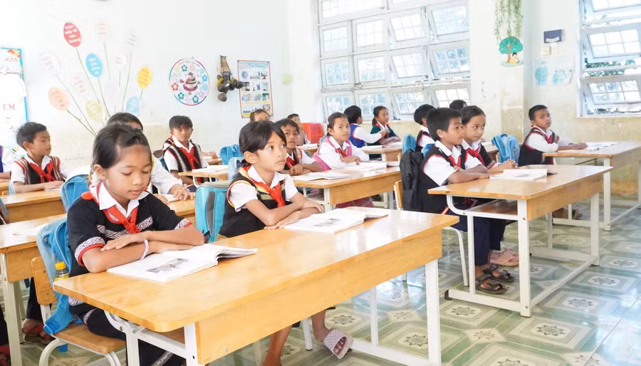 Học sinh Trường Tiểu học Kim Đồng trong tiết học tiếng Jrai. Ảnh: TG