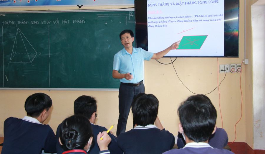 Thầy Phạm Văn Ninh - Phó Hiệu trưởng Trường THPT Nguyễn Khuyến, TP Nam Định.