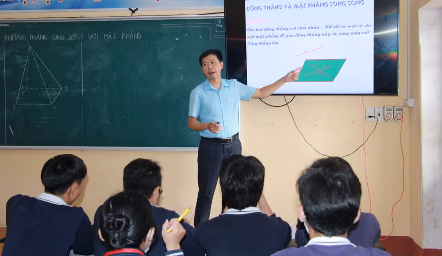 Thầy Phạm Văn Ninh - Phó Hiệu trưởng Trường THPT Nguyễn Khuyến, TP Nam Định.