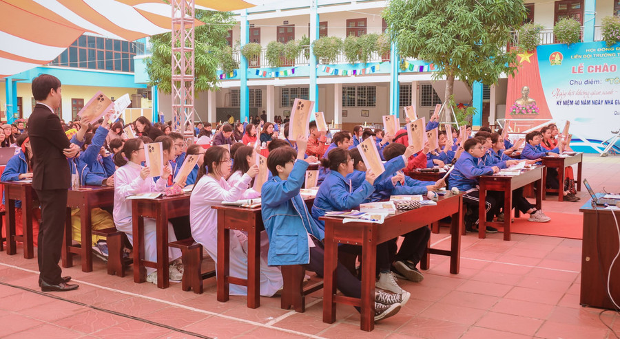 Tiết dạy sôi nổi môn Lịch sử, Địa lý của thầy Công.