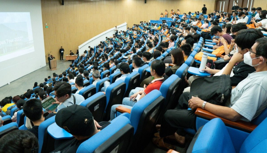 Phụ huynh, học sinh tại Chương trình “VGU Campus Tour - Ngày hội tham quan trường” do Trường ĐH Việt Đức tổ chức. Ảnh: NTCC Phụ huynh, học sinh tại Chương trình “VGU Campus Tour - Ngày hội tham quan trường” do Trường ĐH Việt Đức tổ chức. Ảnh: NTCC