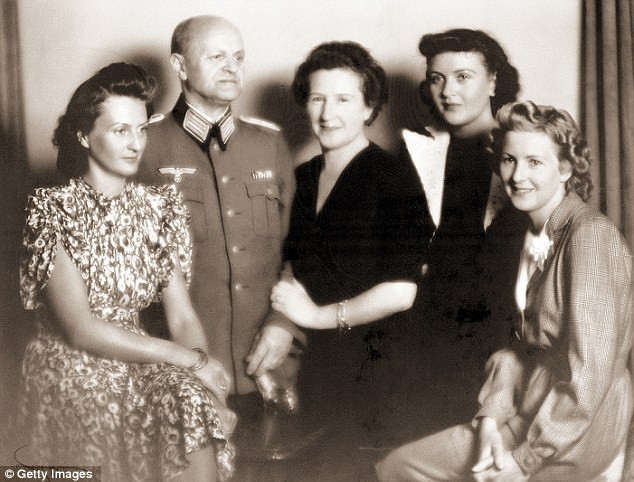 Soi nhan sắc người tình lâu năm của Hitler ảnh 9 Soi nhan sắc người tình lâu năm của Hitler ảnh 9