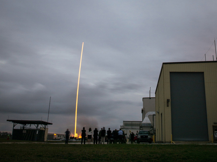 orion-launch-streak-spectators. orion-launch-streak-spectators.