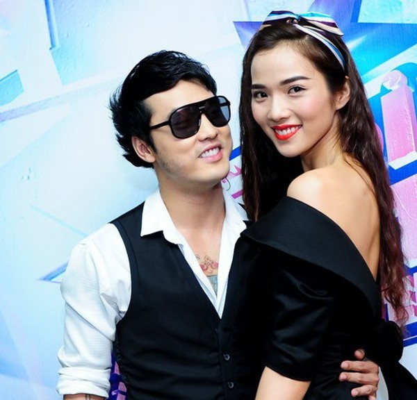 Đầu năm 2014, ca sĩ Ưng Hoàng Phúc công khai bạn gái là siêu mẫu một con Kim Cương. Cách đây không lâu, Kim Cương bị đồn bỏ học cấp 3 và cặp đại gia nhưng cả hai đã vượt qua tin đồn thất thiệt. Sau một thời gian gắn bó, có tin đồn “Út Phúc” sẽ rước nàng về dinh vào cuối năm nay. Đầu năm 2014, ca sĩ Ưng Hoàng Phúc công khai bạn gái là siêu mẫu một con Kim Cương. Cách đây không lâu, Kim Cương bị đồn bỏ học cấp 3 và cặp đại gia nhưng cả hai đã vượt qua tin đồn thất thiệt. Sau một thời gian gắn bó, có tin đồn “Út Phúc” sẽ rước nàng về dinh vào cuối năm nay.